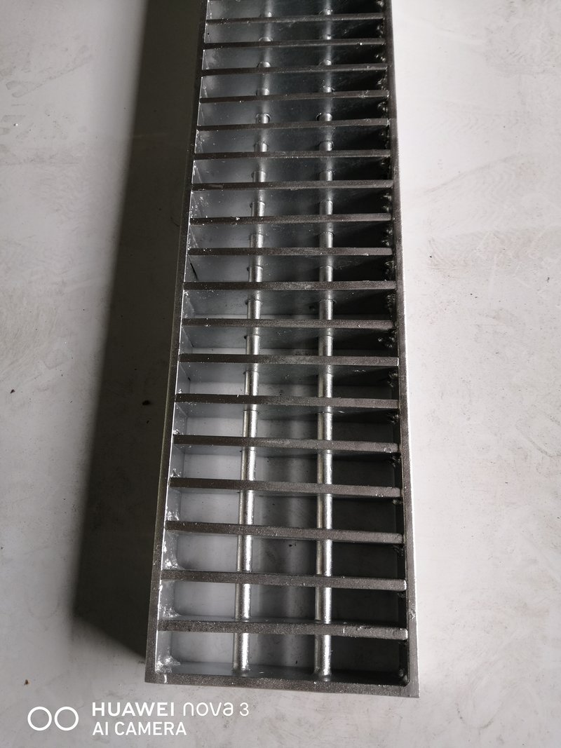Ladder Type Grating